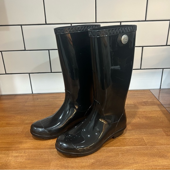 COPY - UGG Black Winter Rain Boots Sleek Waterproof Design - Picture 2 of 6